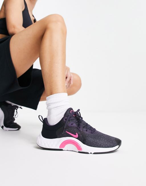 nike training free tr 8 sneakers in white with pink swoosh