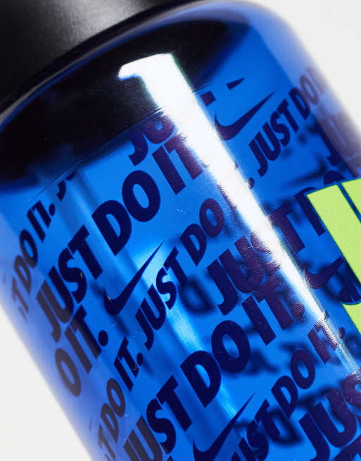 Nike Training Renew Recharge 24oz straw water bottle in blue all over print, 3 of 4