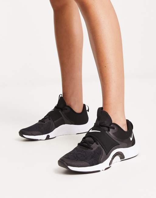 Nike strap deals trainers womens