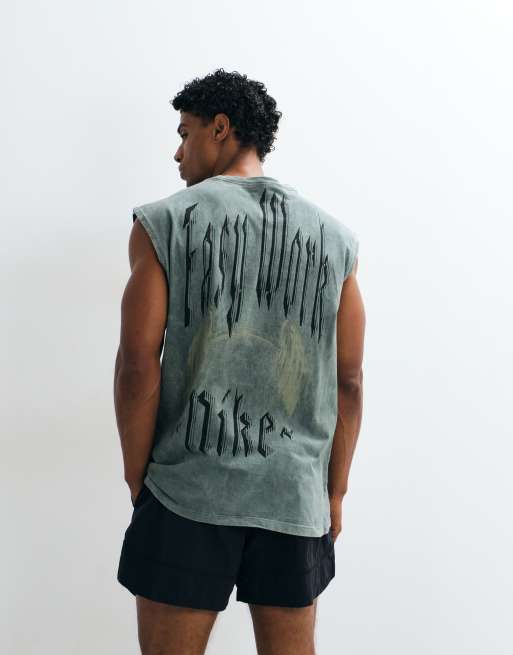 Nike Training sleeveless graphic print vest in grey, 4 of 5