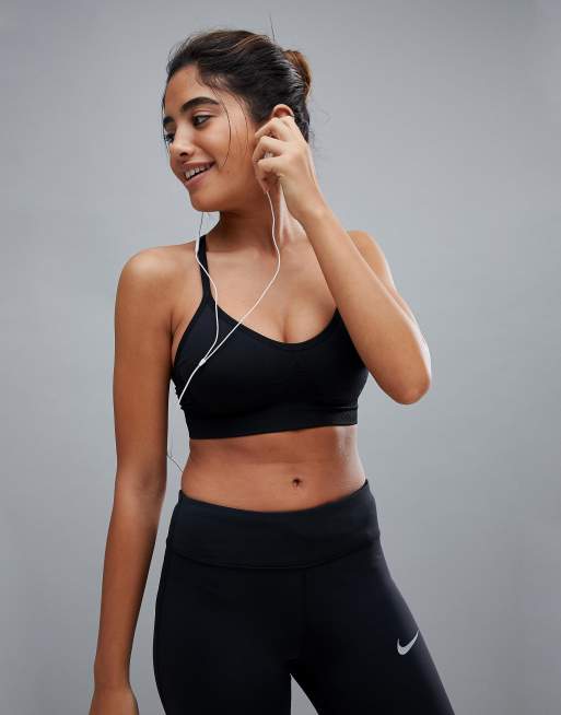 Nike Training - Sømløs sports-BH med let støtte i sort