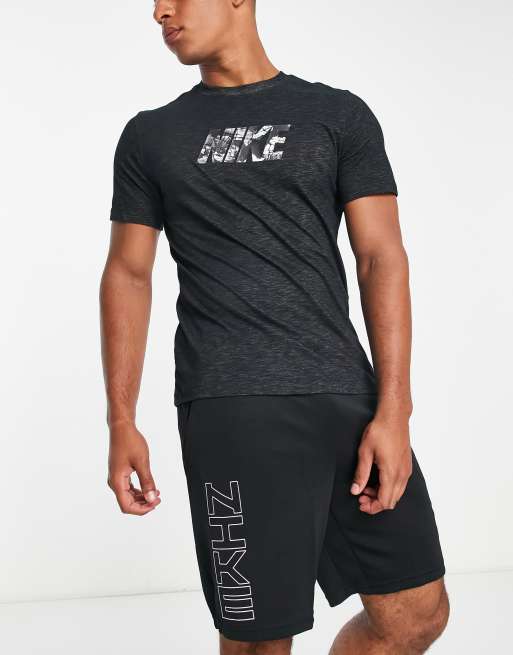 Nike Training - Sort T-shirt med abstrakt grafisk logoprint