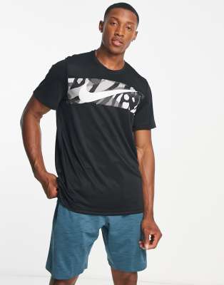 Sport Clash Swoosh - T-shirt nera con grafica animalier e logo-Nero - Nike Training T-shirt donna  - immagine3