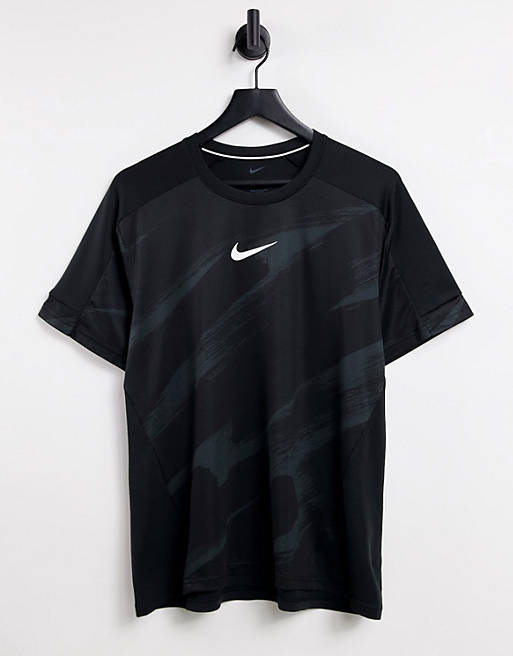 Klaar Speel gemakkelijk Nike Training - Sport Clash - T-shirt bedekt met print in zwart | ASOS