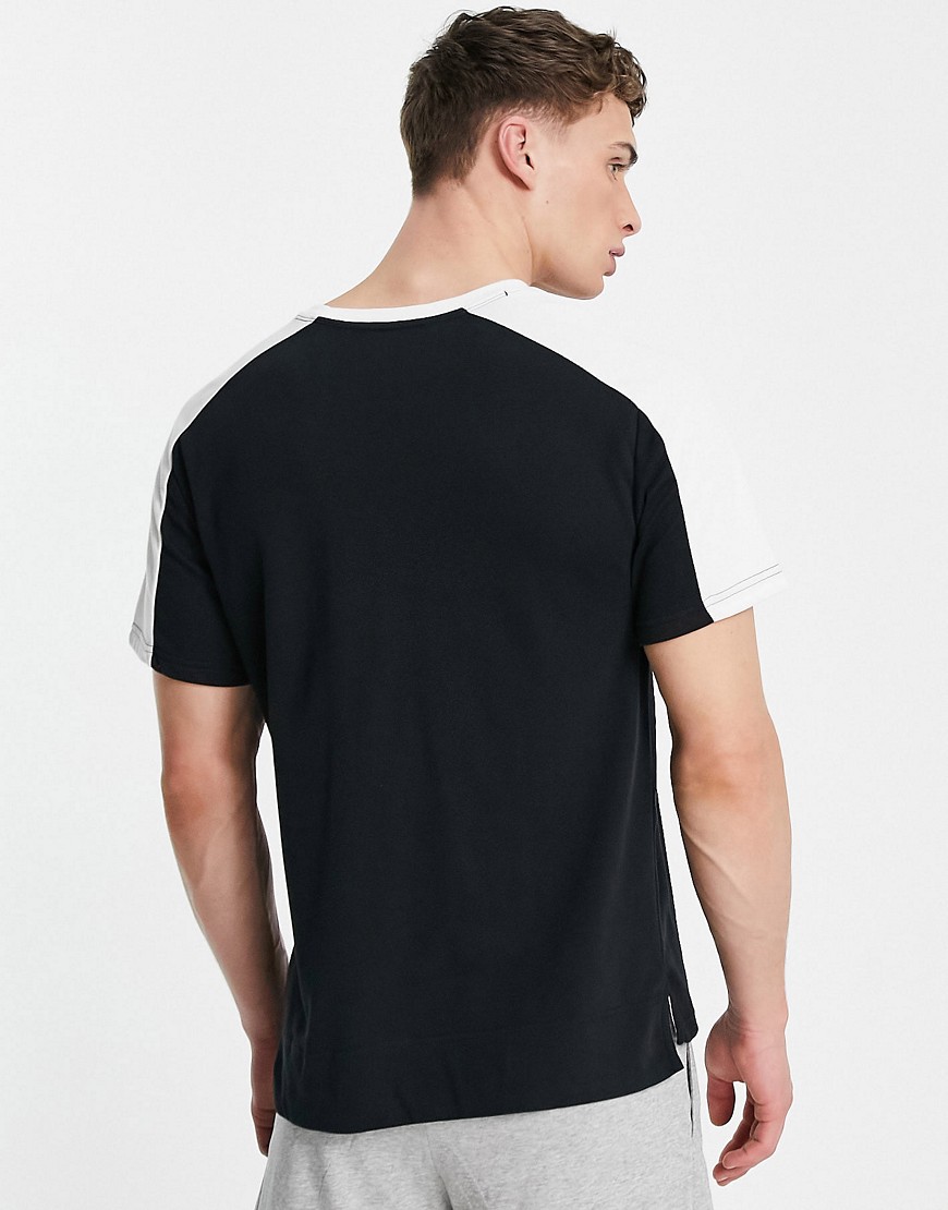 Sport Clash - T-shirt cut and sew bianca e nera-Nero - Nike Training T-shirt donna  - immagine3