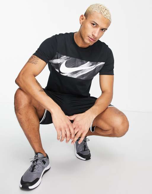 Nike Training - Sport Clash - T-shirt met grafische print in zwart