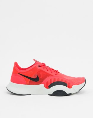nike training superrep go sneakers in pink