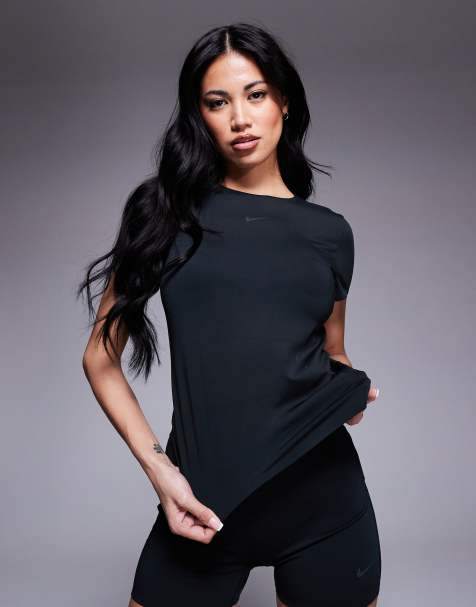 Nike Training – Svart, figursydd t-shirt - view 1