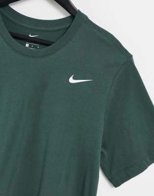 nike essential logo t shirt