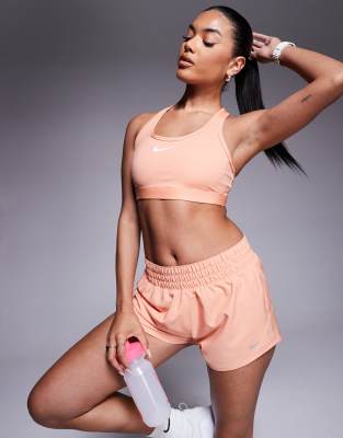 Nike Training - Swoosh - Sport-BH in Koralle mit mittlerer Stützkraft-Rosa