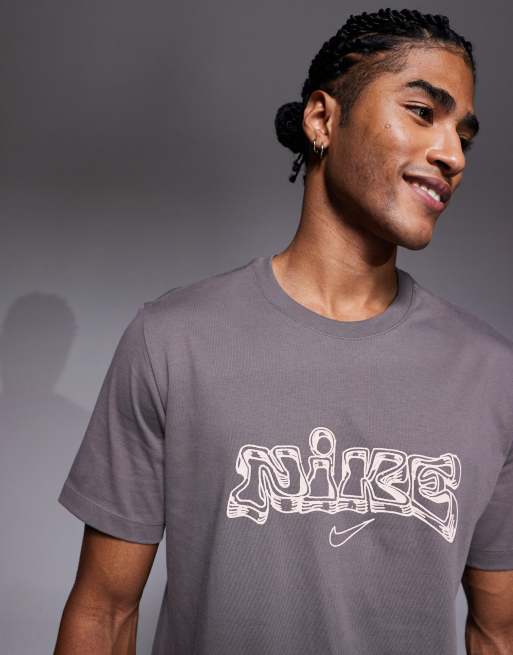 Nike Training – Szary T-shirt z nadrukiem graficznym na plecach, 5 z 5