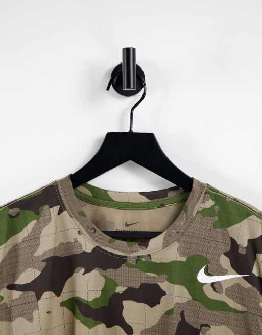 Nike Training T shirt a imprime camouflage sur l ensemble Kaki ASOS