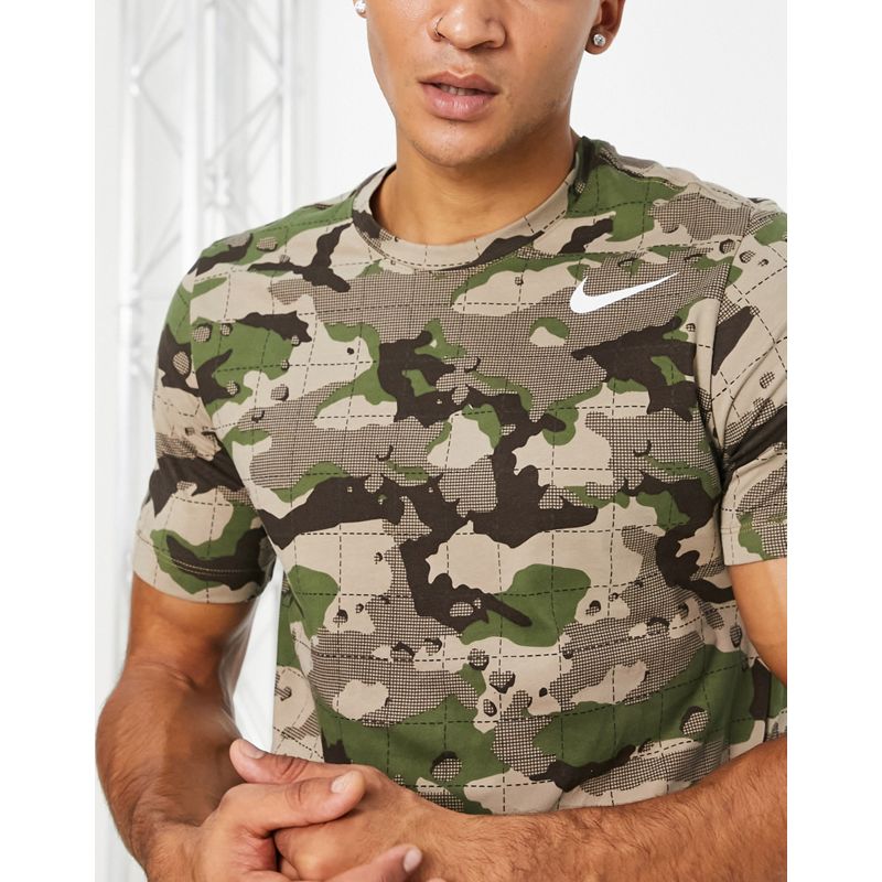 Uomo stx9k Nike Training - T-Shirt con stampa mimetica in tessuto Dri-FIT, colore marrone