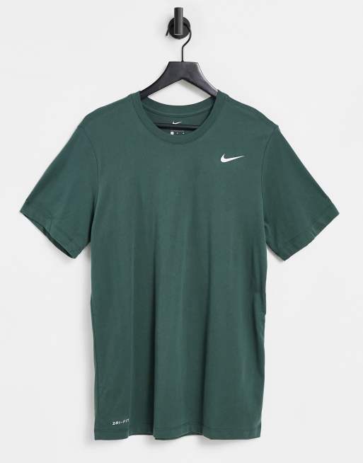 Nike Training - T-shirt essentiel à logo virgule - Vert