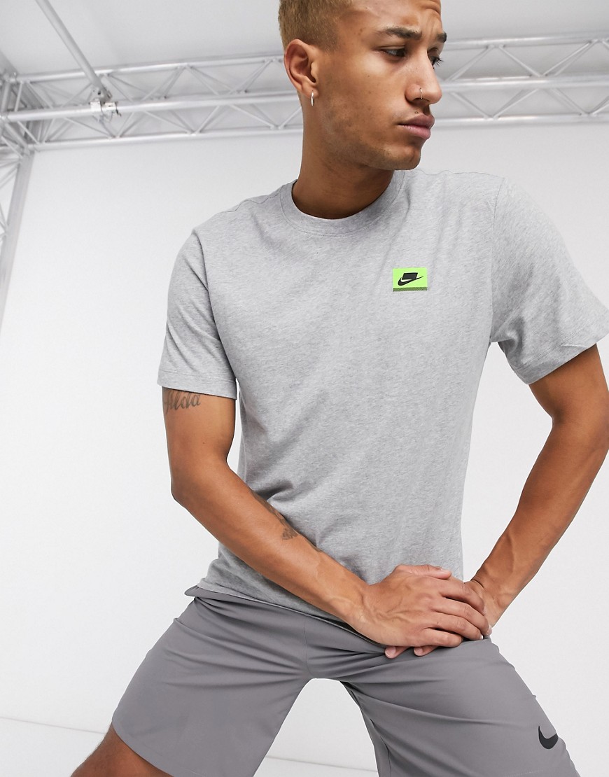 Nike Training - T-shirt in grijs