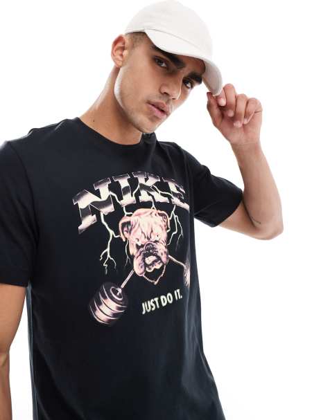 Nike Training – T-Shirt in Schwarz mit Bulldoggen-Muster - view 1