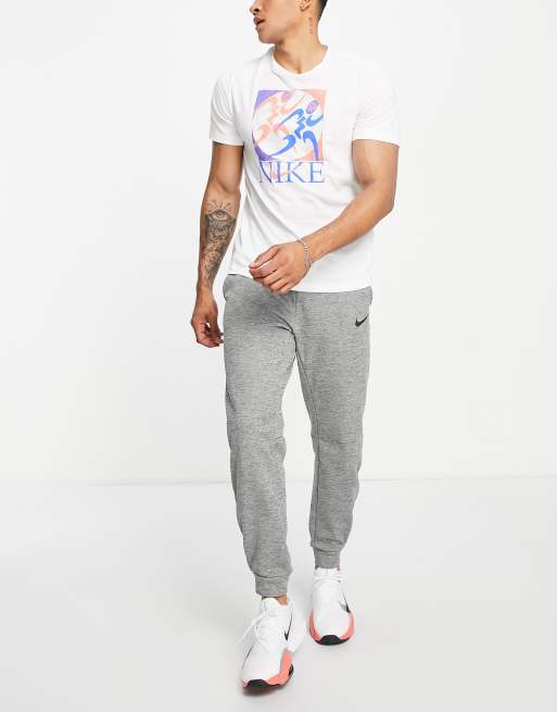 Nike Training – T-Shirt in Weiß mit abstrakter Grafik, 4 von 4