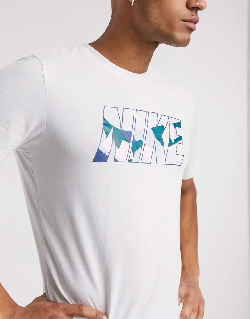 Nike Training - T-shirt met camouflageprint in wit