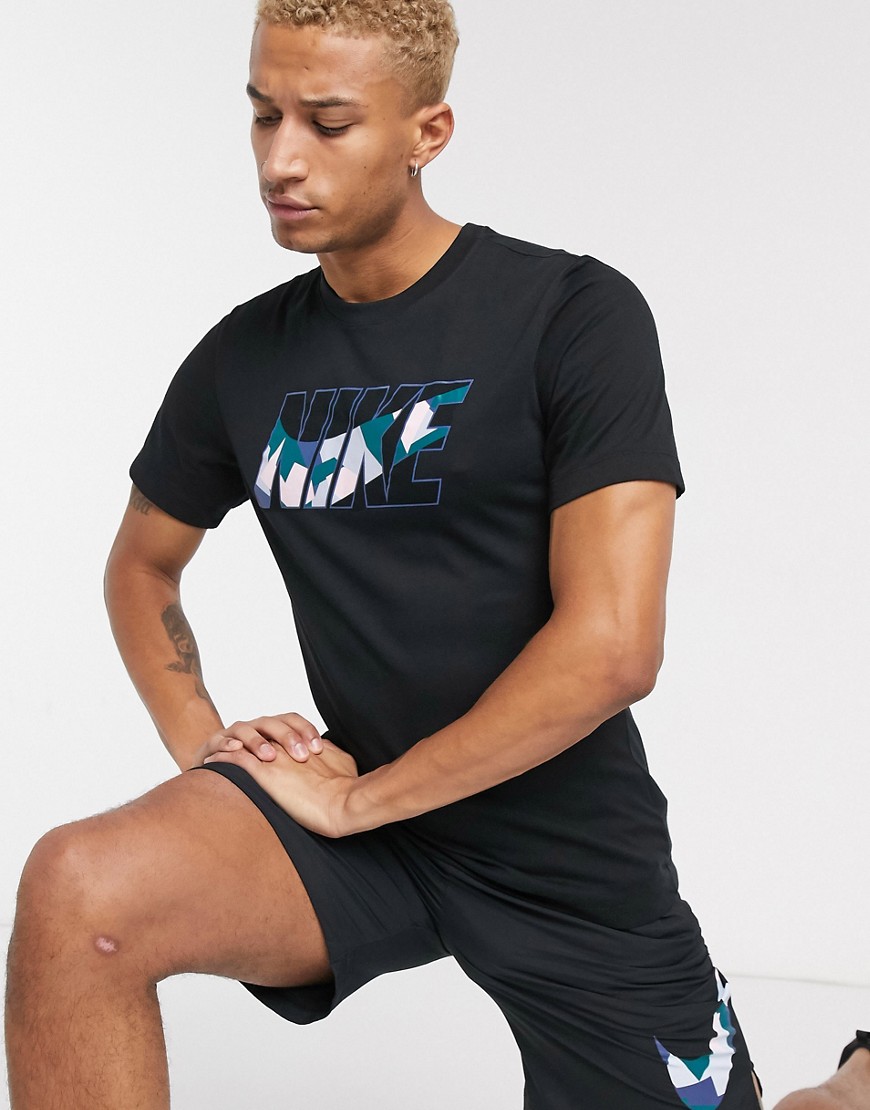 Nike Training - T-shirt met camouflageprint in zwart