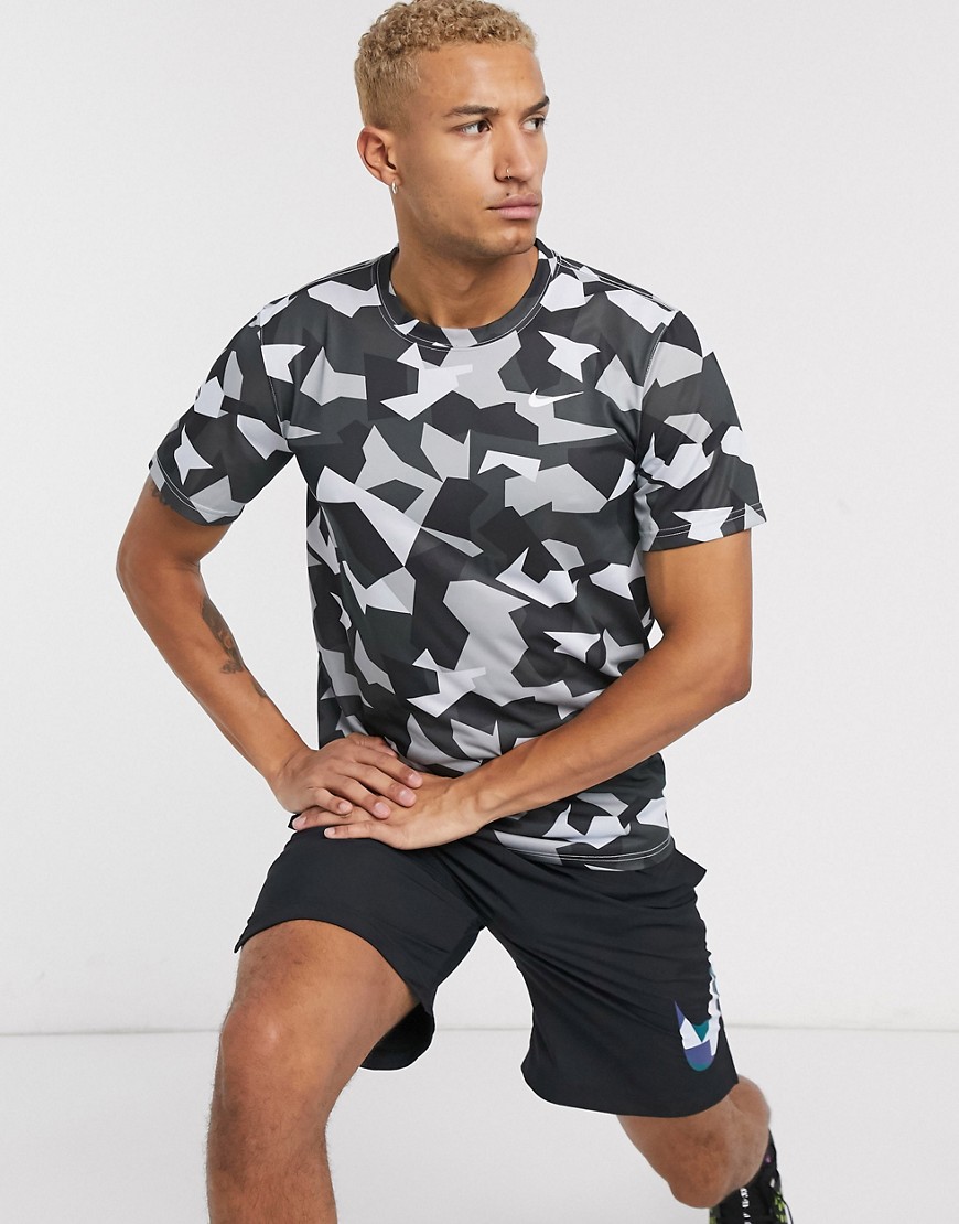Nike Training - T-shirt met geometrische camouflageprint-Zwart