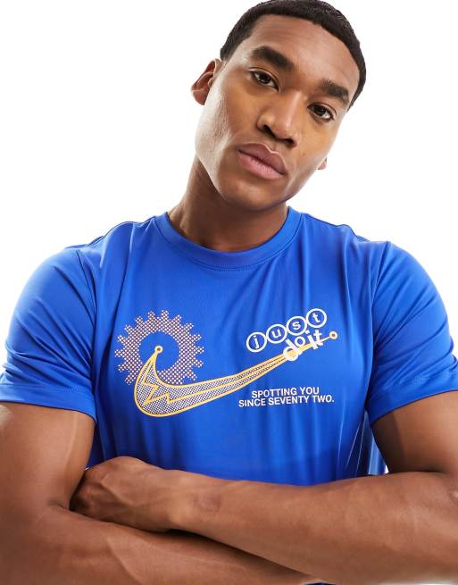 Nike Training T shirt met grafische print in koningsblauw