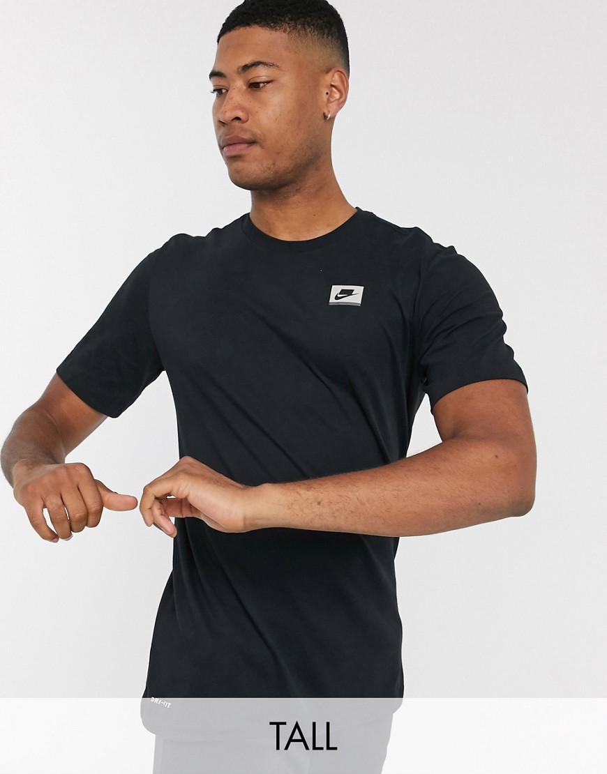 Nike Training - Tall - T-shirt in zwart