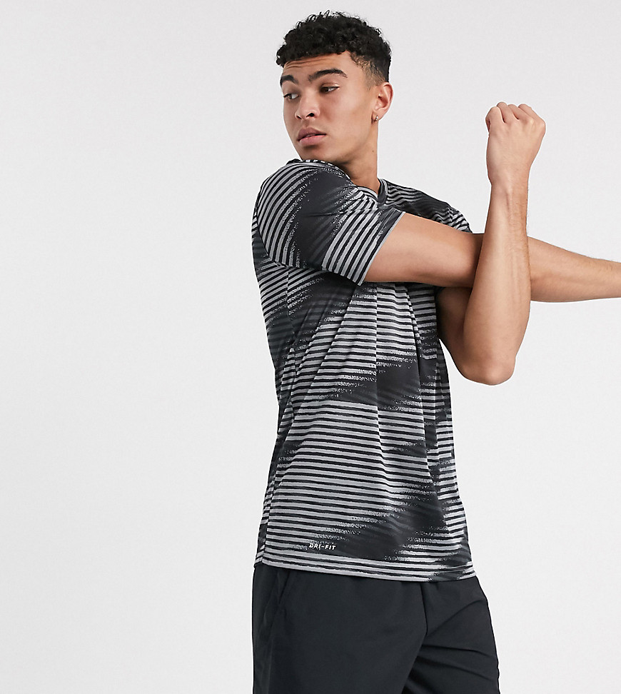Nike Training Tall - T-shirt nera con stampa-Nero