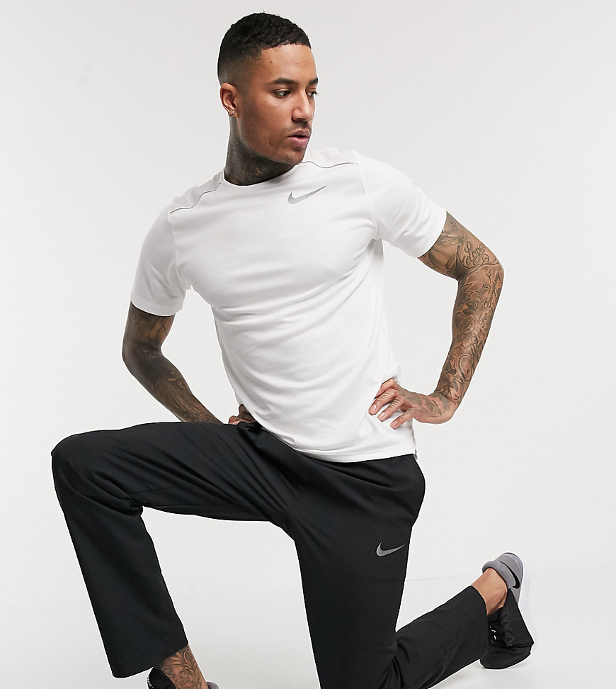 Nike Training Tall - Tapered tør-vævede joggingbukser i sort