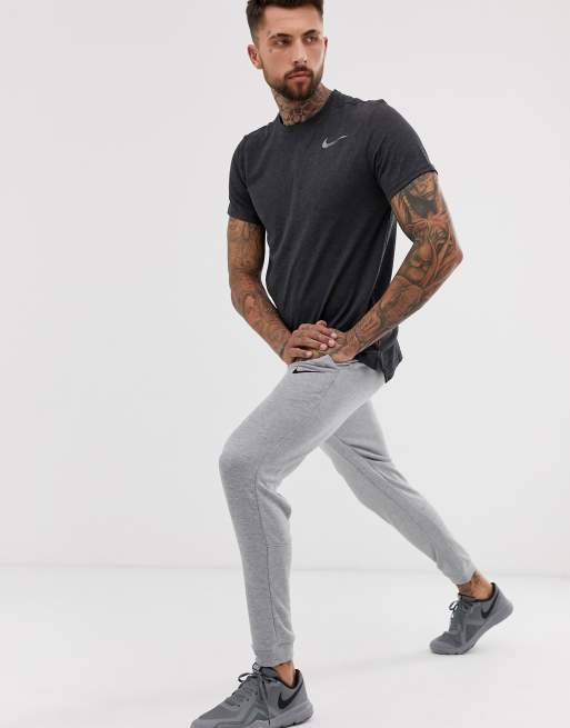 Nike training fleece tapered 2024 joggers in dark grey