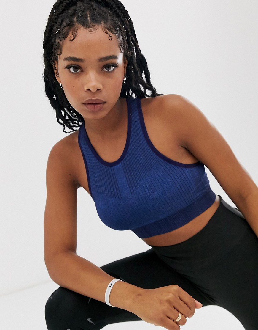 Nike Training - Tech pack - Naadloze beha met print in marineblauw