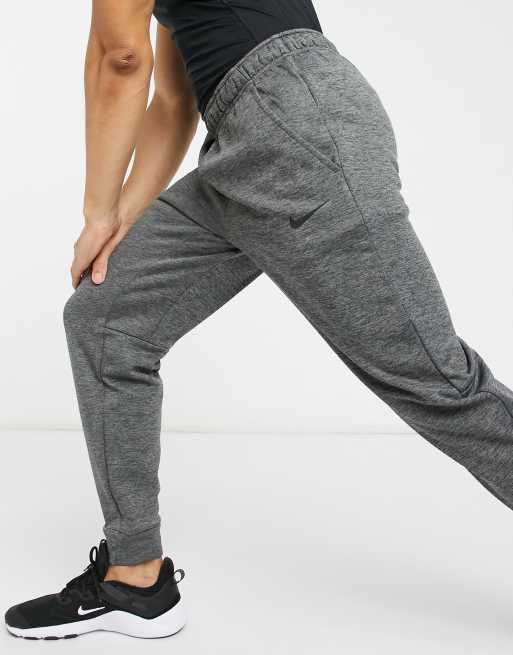 Nike therma 2025 joggers grey