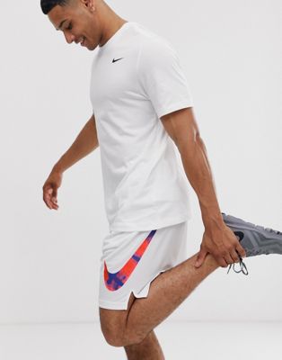 Nike Training - Tie-dye short met swoosh-logo in wit