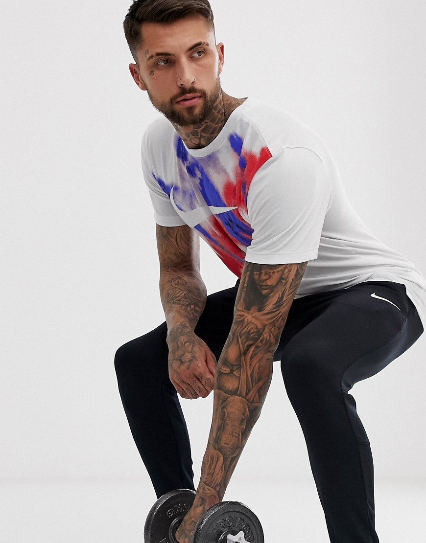 Nike Training - Tie-dye T-shirt met swoosh logo in wit
