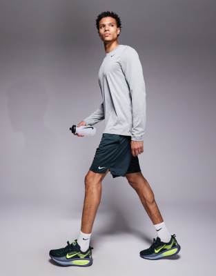 7- Nike Training Totality black 6790₽