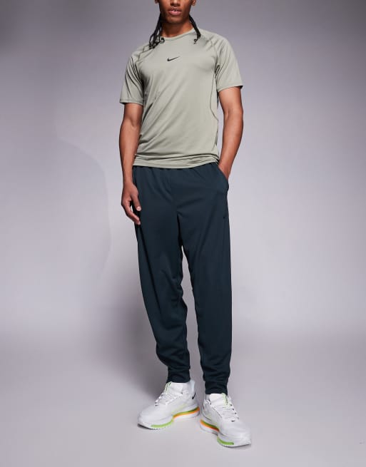 Nike Training – Totality Dri-FIT – Hose in Grün, 2 von 5