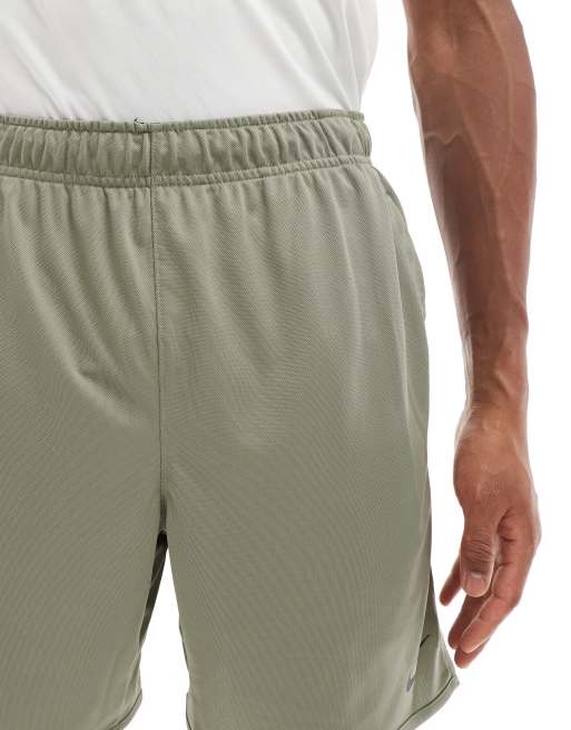 Nike Training - Totality Dri-FIT - Pantaloncini in maglia kaki da 7", 4 di 5