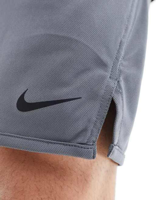 Nike Training Totality Dri-FIT strikkede shorts med 7 tommer benlængde i grå, 3 af 4