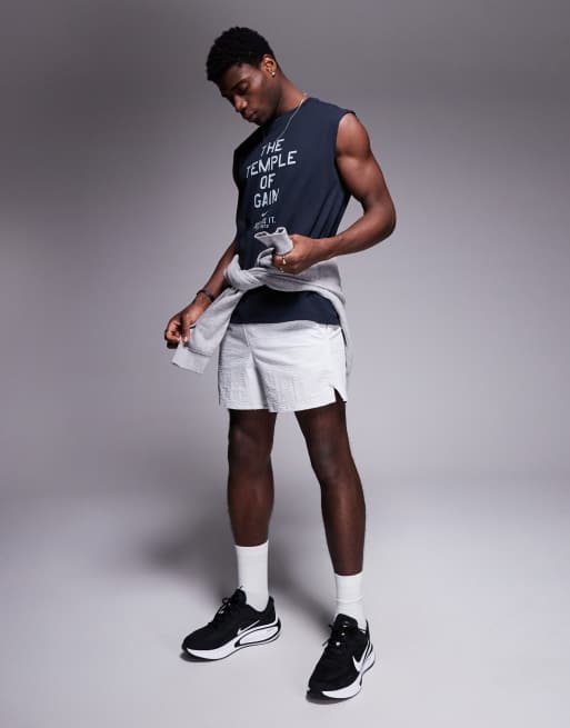 Nike Training - Unlimited Dri-FIT - Pantaloncini grigi in seersucker da 5", 2 di 5