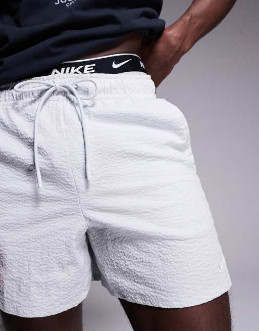 Nike Training - Unlimited Dri-FIT - Pantaloncini grigi in seersucker da 5", 4 di 5