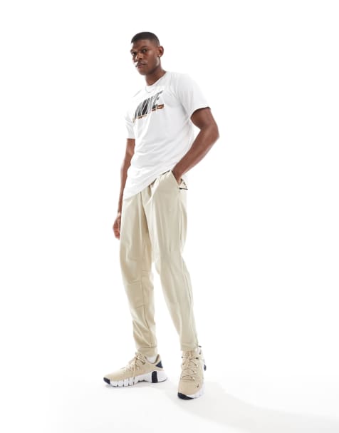 Nike Training - Unlimited - Pantalon de survêtement en tissu Dri-FIT - Beige - view 1