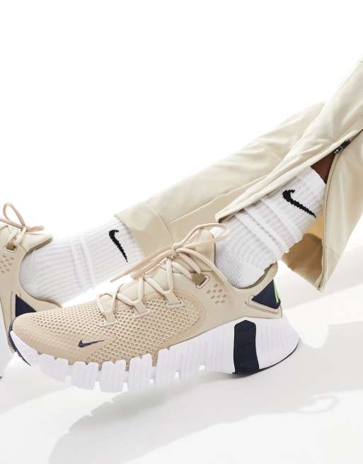 Nike Training - Unlimited - Pantalon de survêtement en tissu Dri-FIT - Beige, 3 de 5