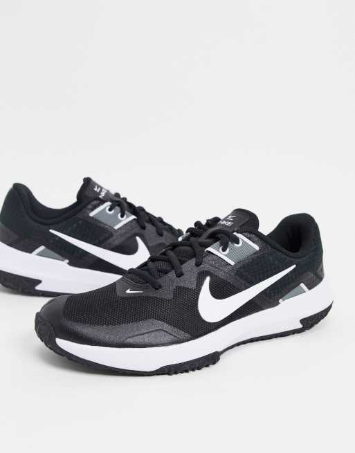 Nike Training - Varsity Compete 3 - Sneakers in zwart en wit