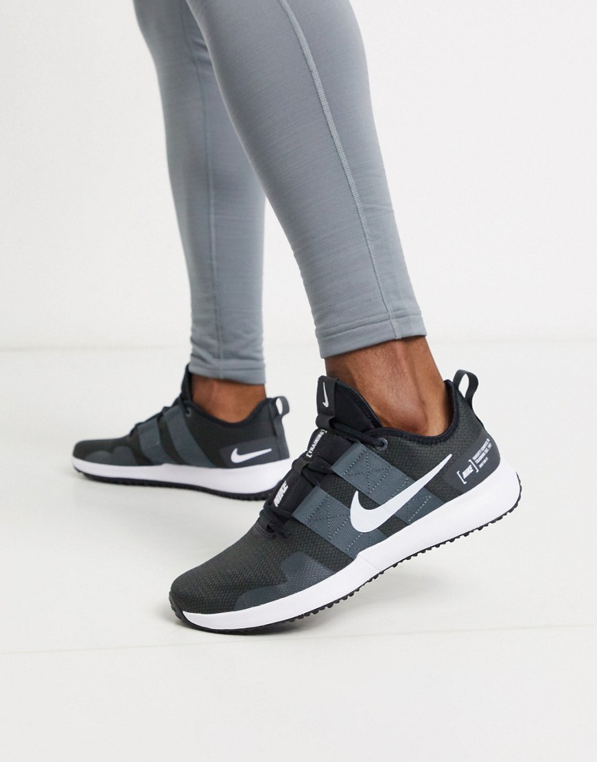 Nike Training - Varsity Compete - Sneakers in zwart