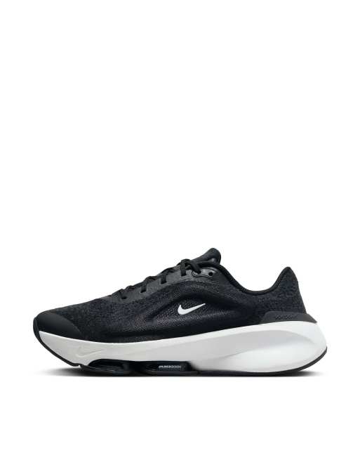 Nike Training – Versair – Sneaker in Schwarz und Weiß