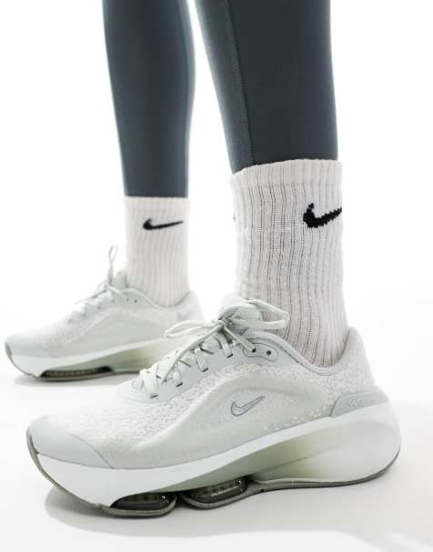 Nike Training - Versair - Sneakers grigio chiaro - view 1