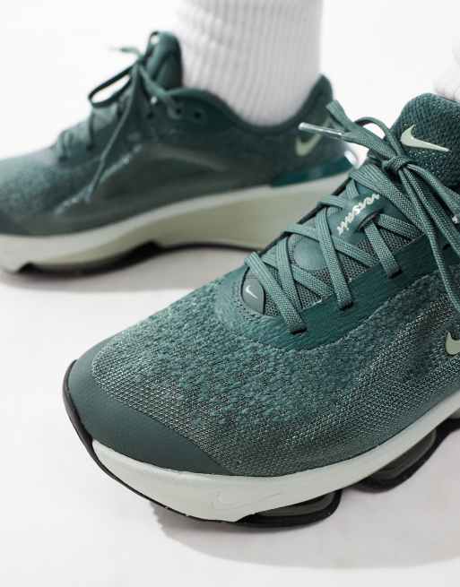 Nike Training Versair trainers in green ASOS