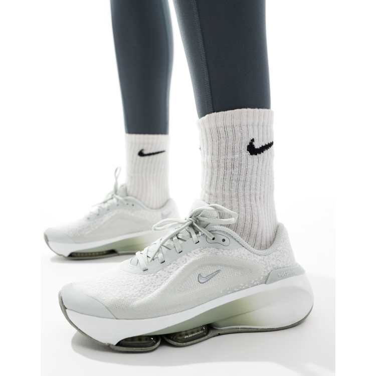 Nike Training Versair trainers in light grey ASOS