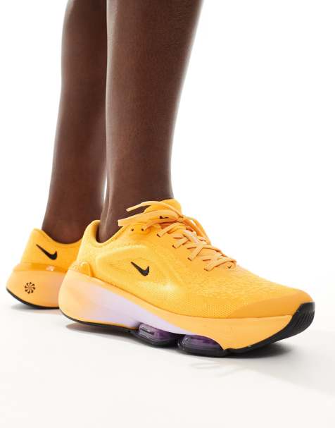 Nike Training Versair trainers in orange - view 1
