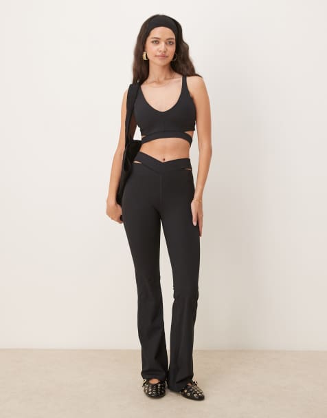 Nike Training - Zenvy - Dri-FIT - Geribbelde flared broek met uitsnijdingen en hoge taille in zwart - view 1