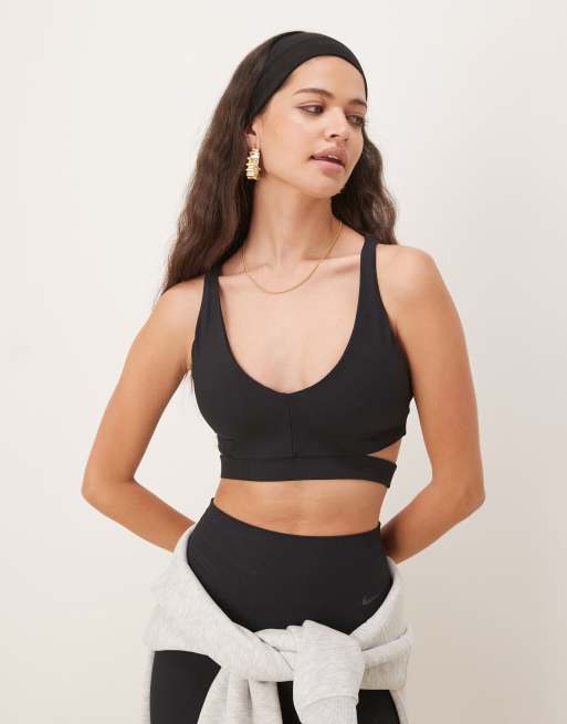 Nike Training - Zenvy - Dri-FIT - Geribbelde sport bh met uitsnijding en lichte ondersteuning in zwart